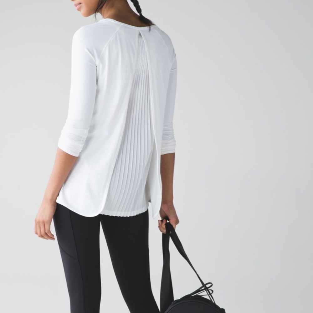 LULULEMON MAKING MOVES WHITE LONG SLEEVE PLEATED BACK TOP SHIRT WOMENS 8